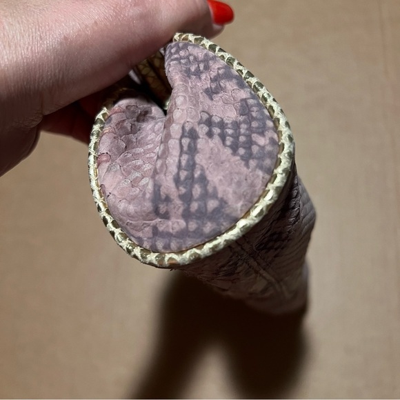 Adrienne Vittadini snake skin baguette bag - Picture 8 of 16